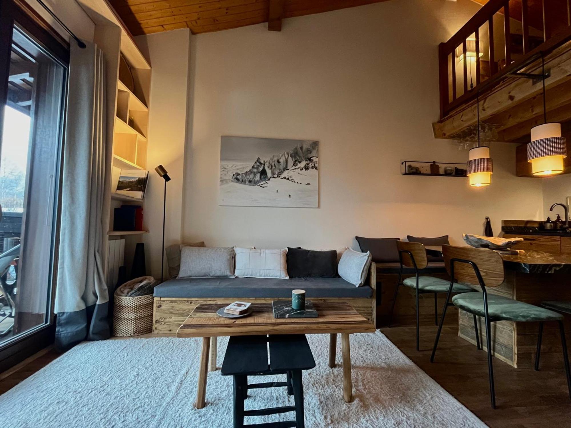 Appartement ensoleillé aux Tines, vue Massif Chamonix Mont Blanc Exterior foto